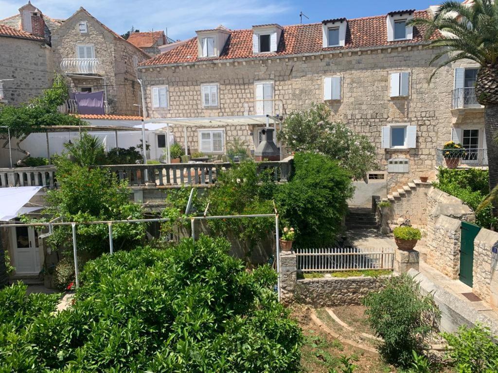 Apartmani Stones Sutivan I Exterior photo